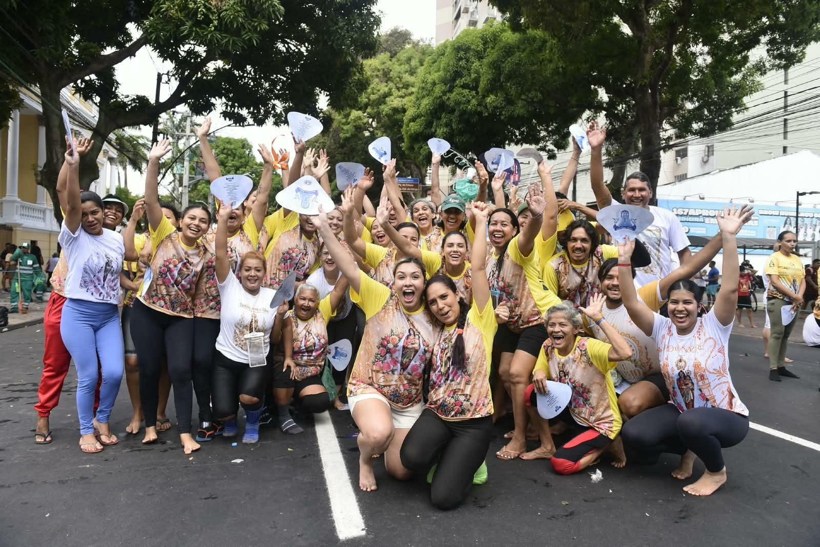 Fiéis chegam cedo para garantir lugar na corda da Trasladação.
